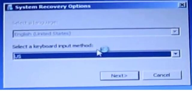 Nhấn vào Next khi xuất hiện cửa sổ System Recovery Options