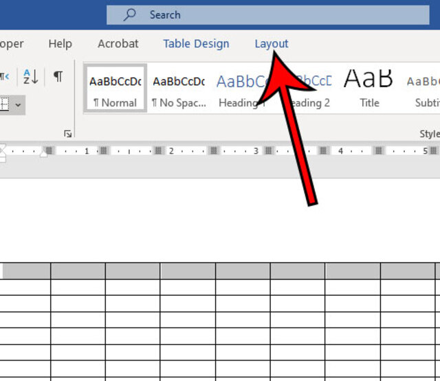 Nhấn vào tab Layout ở đầu cửa sổ, bên phải của Table Design